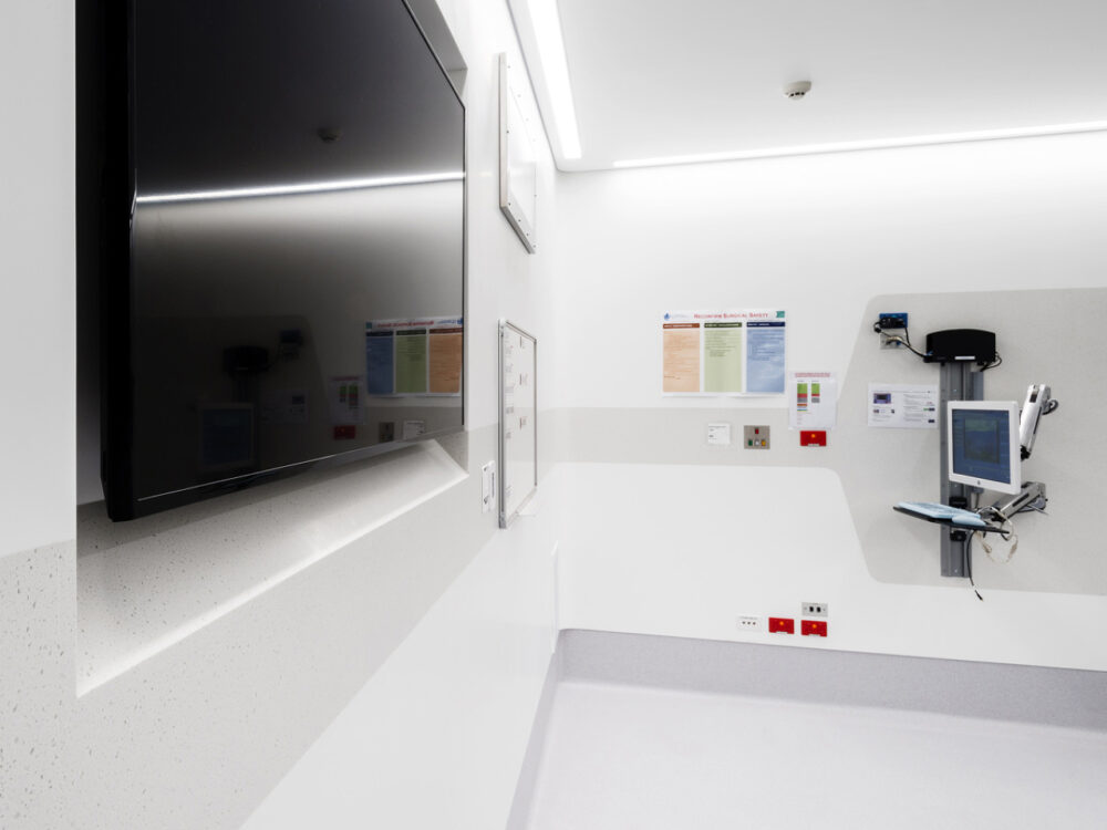 Glacier White - Image 3